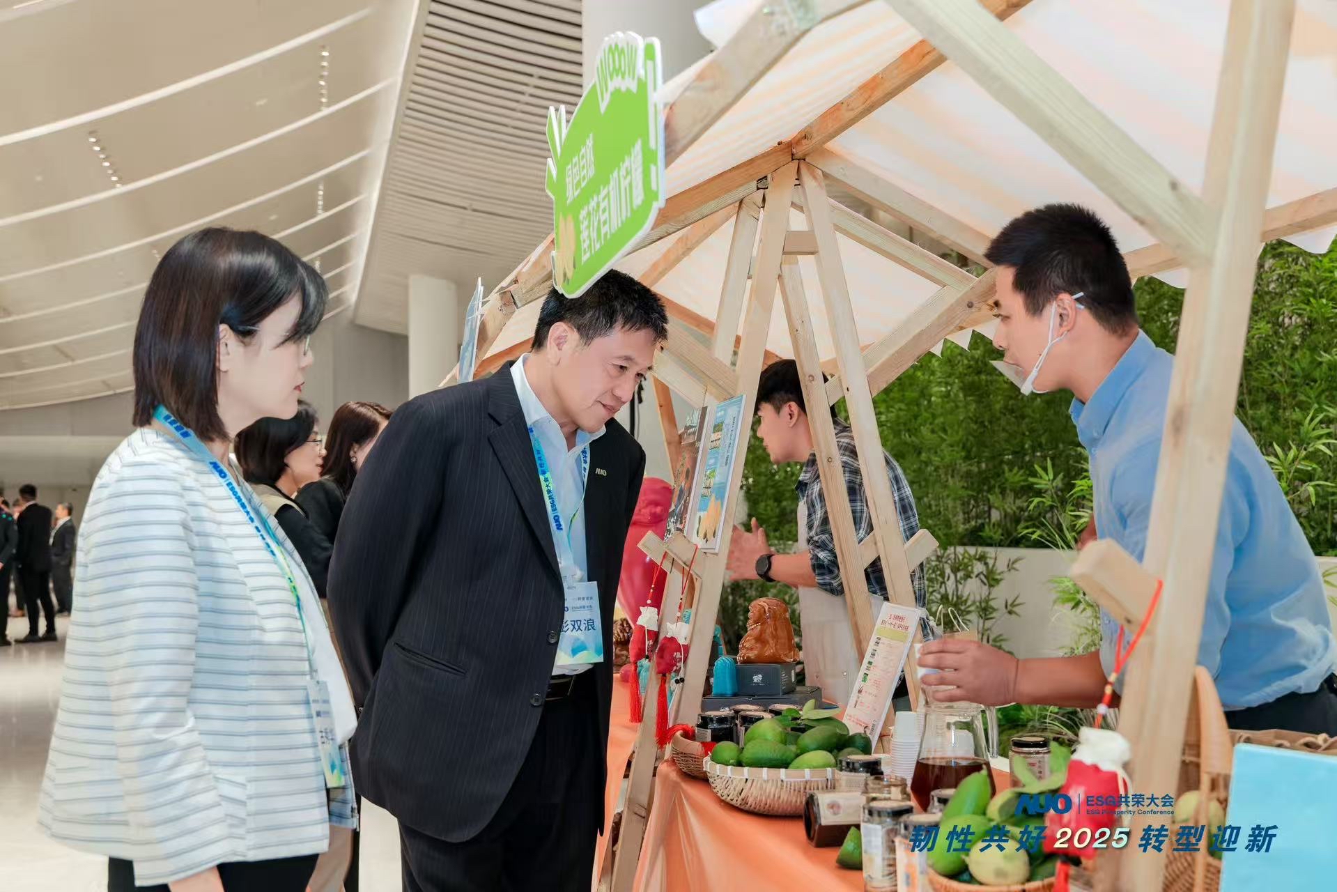 LEYU�پW����O��ESG����չ�^���y��ADT���Aչ���I�ȹ���朻���c�����I�����гʬF�GɫLEYU�پW��ѭ�h�ɹ��c��^���ڌ��`��ͨ�^���^�ɸеĳ���ʽ�w򞣬�����ļ��g���Ļ������w���m�rֵ朣��@���c�����e�V�����u��